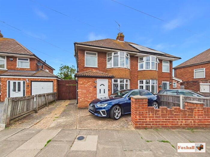 3 Bedroom Semi Detached House For Sale In Cedarcroft Road, Ipswich, IP1