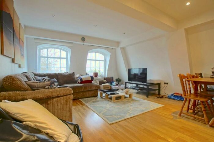 2 Bedroom Apartment To Rent In Fretherne Road, AL8