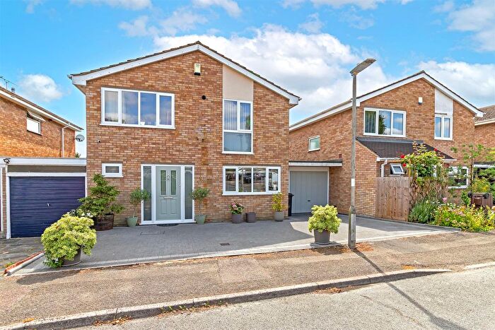 4 Bedroom Detached House For Sale In Antonine Gate, St. Albans, AL3