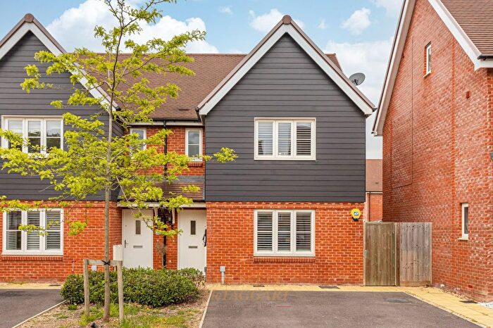 3 Bedroom Semi-Detached House For Sale In Rathbone Crescent, Horley, RH6