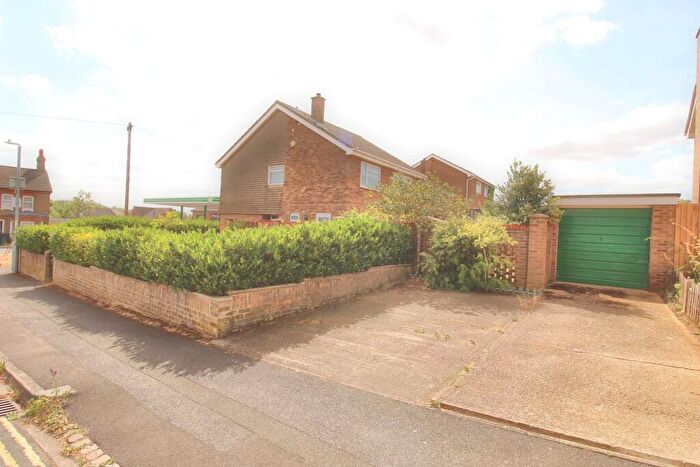 3 Bedroom Detached House For Sale In The Ridgeway, Potton, Sandy, SG19