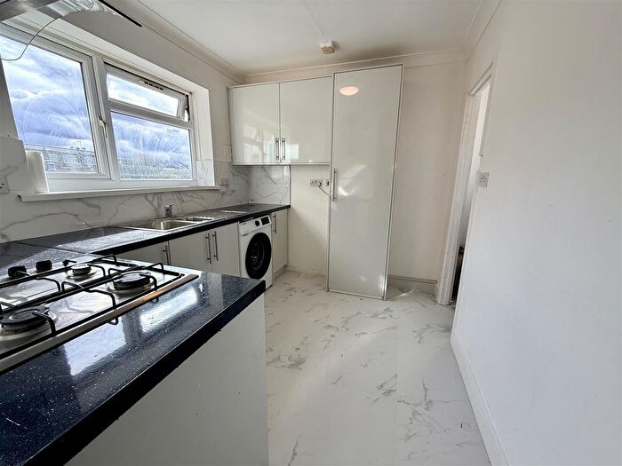 2 Bedroom Flat To Rent In New Heston Road, Hounslow, TW5