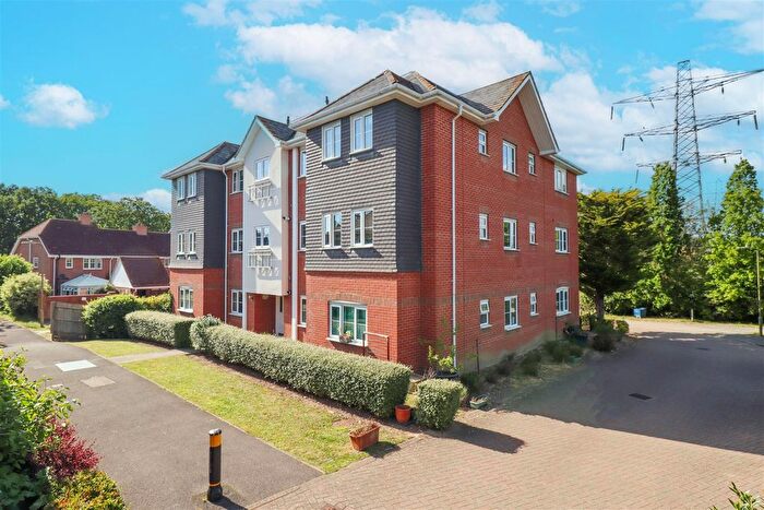 1 Bedroom Flat For Sale In Doctors Acre, Hook, RG27