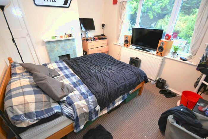 5 Bedroom Semi-Detached House To Rent In Stanhope Road, Reading, Berkshire, RG2