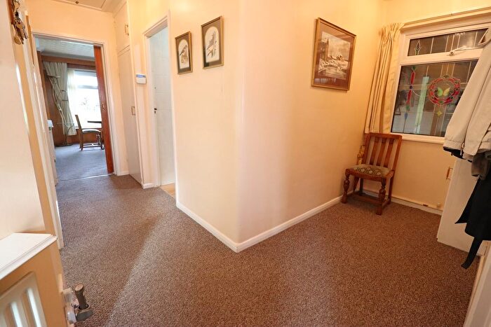 3 Bedroom Detached Bungalow For Sale In Warren Close, Rayleigh, SS6