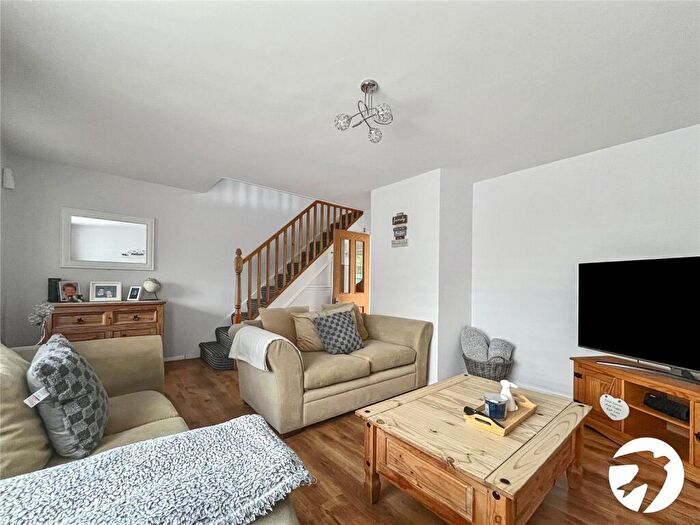 3 Bedroom End Of Terrace House For Sale In Oak Road, Sittingbourne, ME10