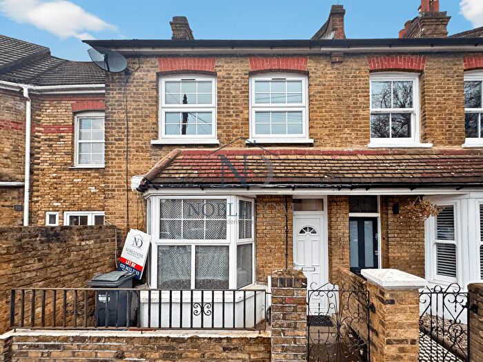 3 Bedroom End Terrace House To Rent In Clifton Road, Isleworth, TW7