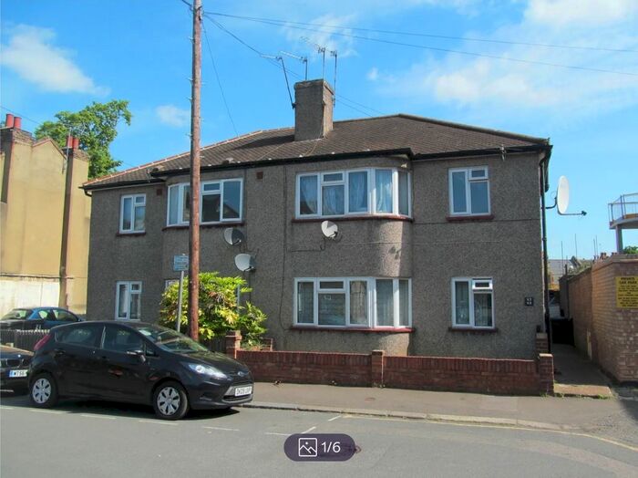 2 Bedroom Flat To Rent In Morena Street, Catford, London, SE6
