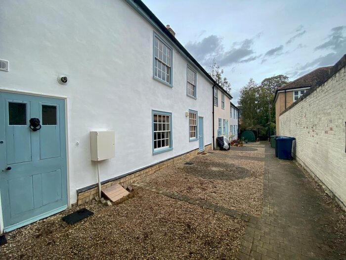 2 Bedroom Property To Rent In St. Clements, High Street, Huntingdon, PE29