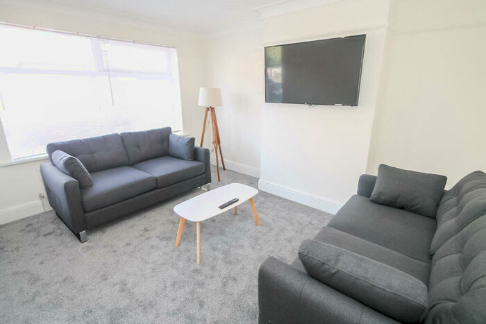 4 Bedroom Terraced House To Rent In Mayville Avenue, Hyde Park, Leeds, LS6