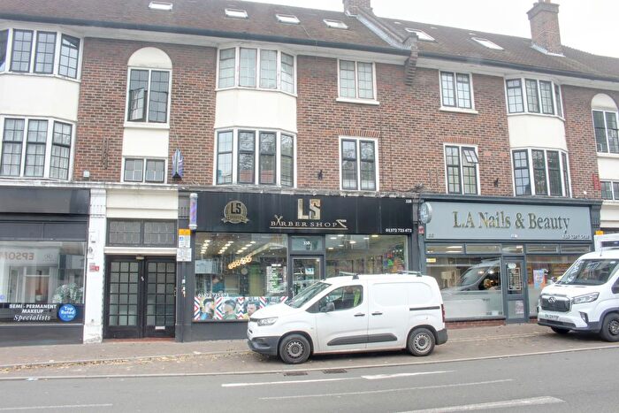 2 Bedroom Flat To Rent In South Street, Epsom, KT18