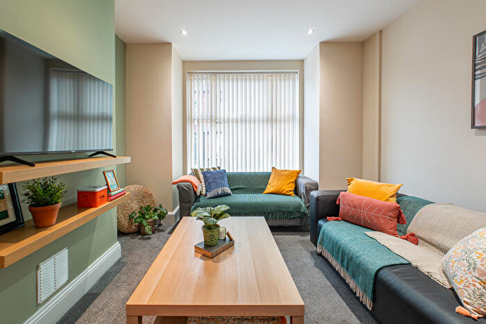 5 Bedroom Terraced House To Rent In Hessle Terrace, Hyde Park, Leeds, LS6