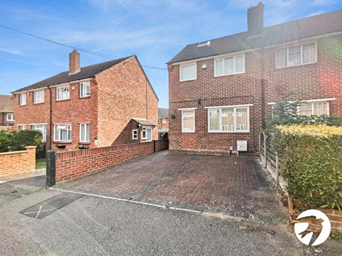 3 Bedroom Semi-Detached House To Rent In Durant Road, Hextable, Kent, BR8