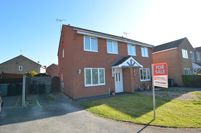 3 Bedroom Semi Detached House For Sale In Rochester Court, Bourne, PE10