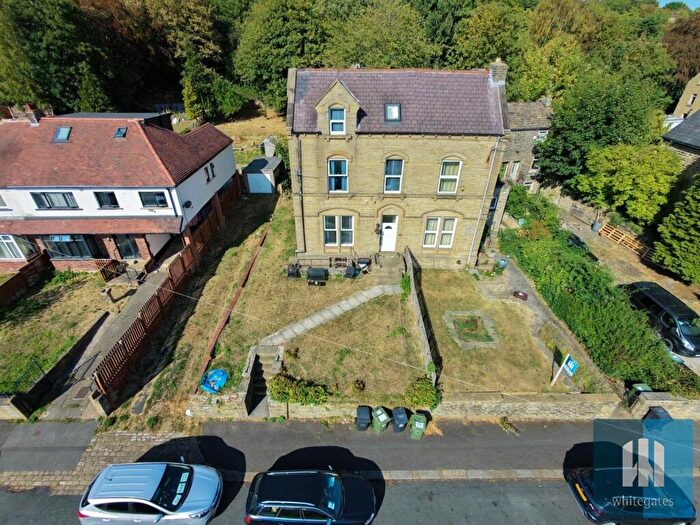 3 Bedroom Semi-Detached House For Sale In Central Avenue, Fartown, Huddersfield, HD2