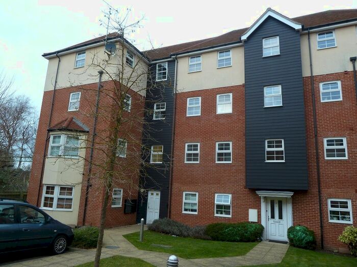 2 Bedroom Flat To Rent In Dearlove Place, Bishops Stortford, Herts, CM23