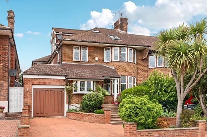5 Bedroom Semi-Detached House To Rent In Northiam, Woodside Park, N12