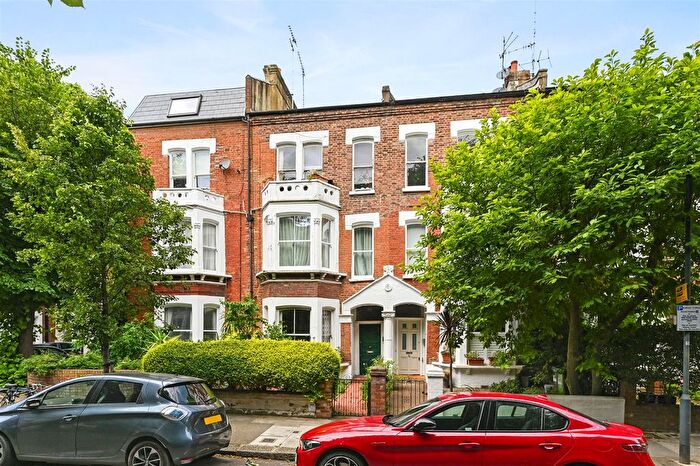 1 Bedroom Flat For Sale In Aynhoe Road, London, W14