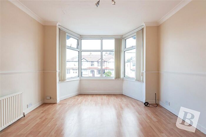 2 Bedroom Maisonette For Sale In North Street, Romford, RM1