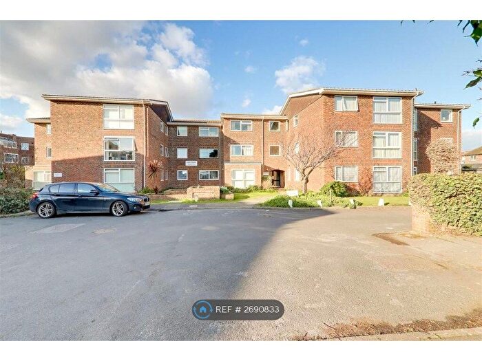 2 Bedroom Flat To Rent In Suncourt, Worthing, BN11