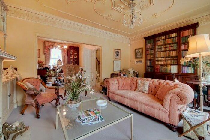 2 Bedroom Maisonette To Rent In Grosvenor Road, Pimlico, SW1V