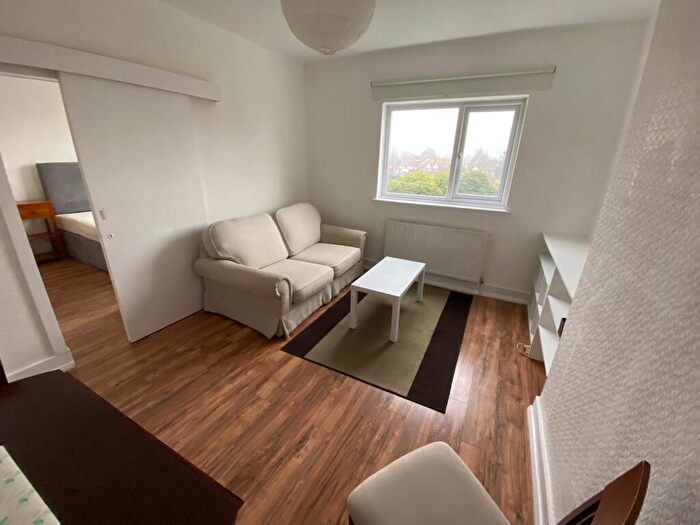 1 Bedroom Flat To Rent In Woodstock Avenue, Golders Green, NW11