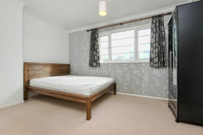 2 Bedroom Flat To Rent In Acorn Walk, London, SE16
