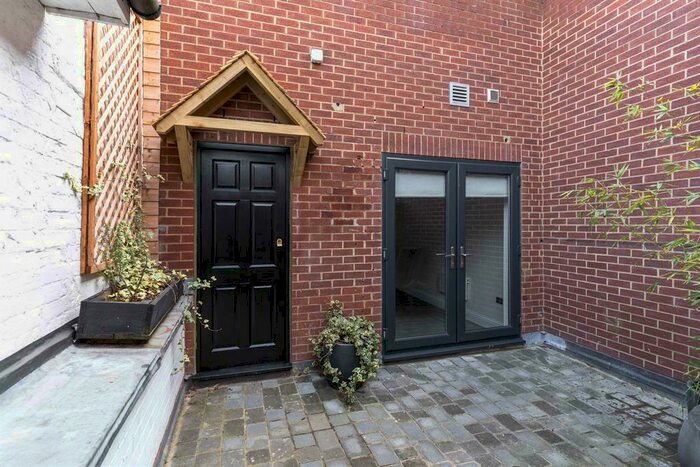 2 Bedroom Flat To Rent In Portland Road, Bishops Stortford, Herts, CM23