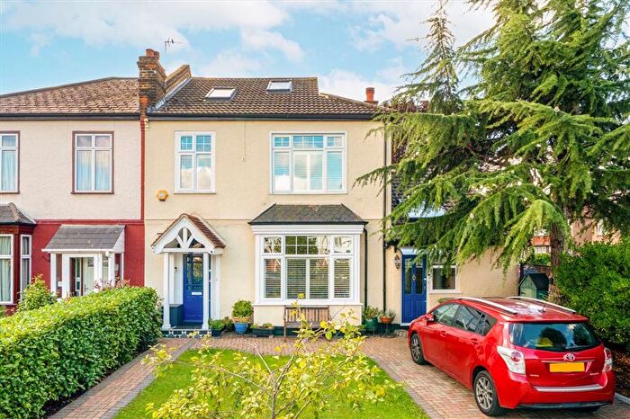 4 Bedroom Semi-Detached House For Sale In Newstead Road, Lee, SE12