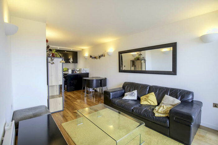 2 Bedroom Apartment To Rent In Whitehall Waterfront, Leeds City Centre, LS1