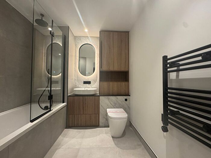 1 Bedroom Flat To Rent In Eden Place, London, E16