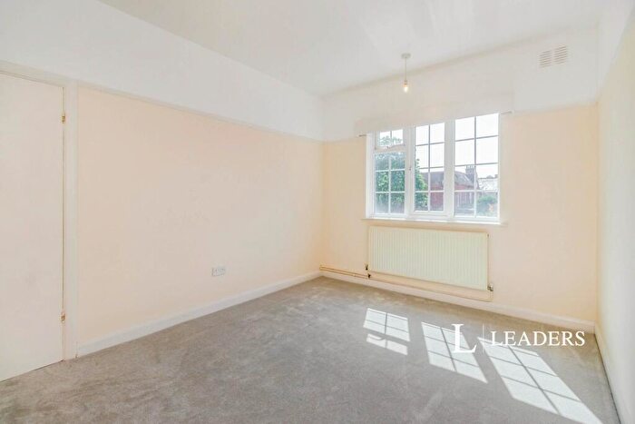2 Bedroom Apartment To Rent In Walton-On-Thames, KT12