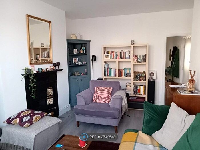 2 Bedroom Flat To Rent In East Dulwich Road, London, SE22