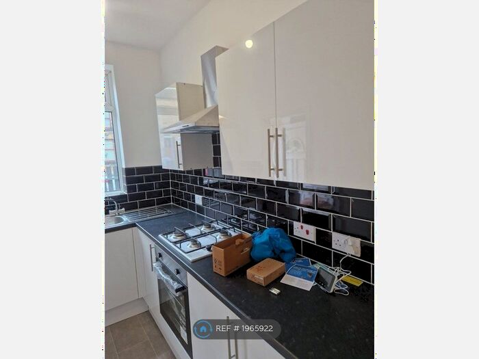 2 Bedroom Terraced House To Rent In Rayleigh Street, Bradford, BD4