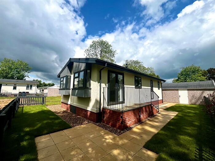 2 Bedroom Park Home For Sale In Shepherds Grove Park, Stanton, IP31