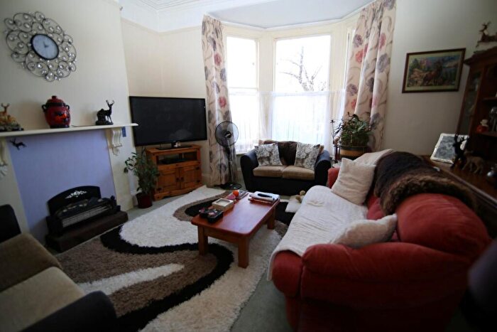 1 Bedroom Flat To Rent In Tiverton, EX16