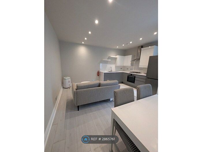 2 Bedroom Flat To Rent In Kingsland Road, London, E2