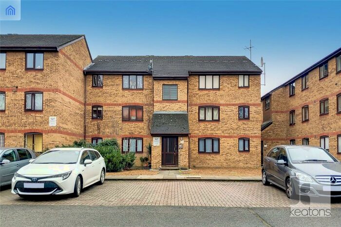 Flat To Rent In Britten Court, Abbey Lane, Stratford, London, E15