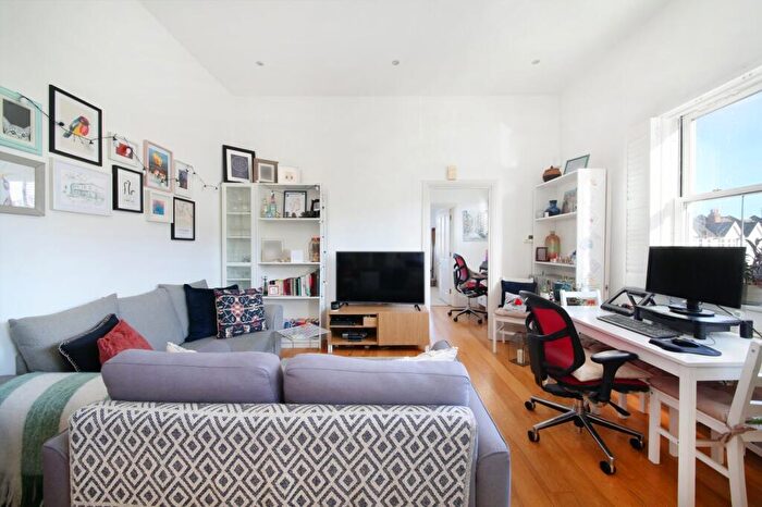 1 Bedroom Flat To Rent In Upper Richmond Road West, Mortlake, SW14