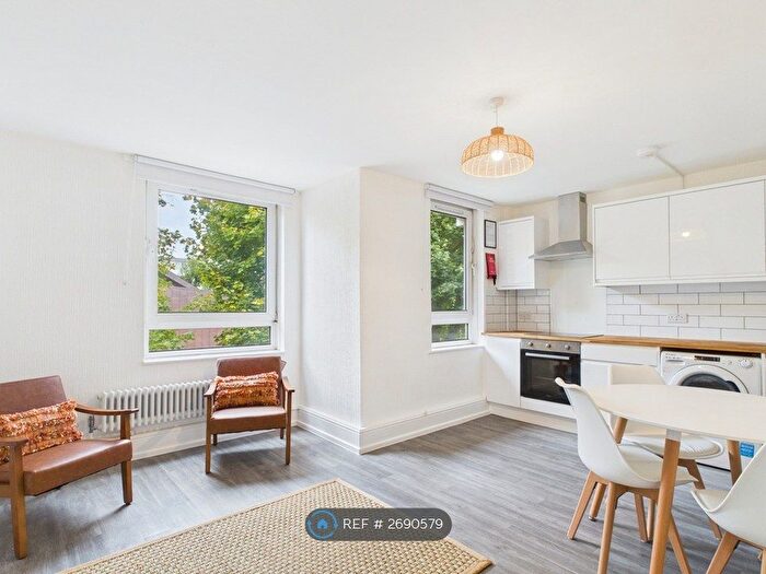 4 Bedroom Maisonette To Rent In Wallis Close, London, SW11