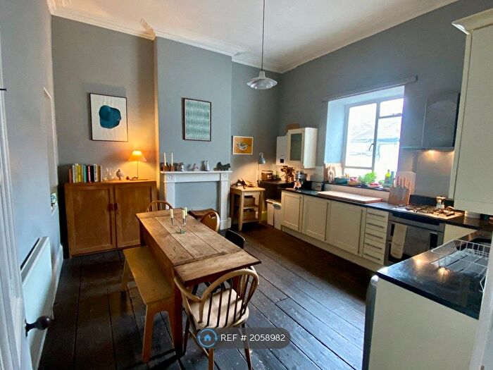 3 Bedroom Maisonette To Rent In East Street, Bridport, DT6