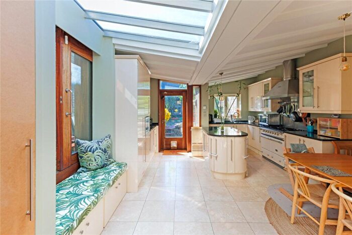 3 Bedroom Terraced House For Sale In Forest Road, London, E8