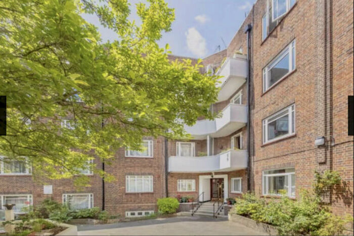 3 Bedroom Flat To Rent In Kingston Hill, : Bed Bath Furn, KT2