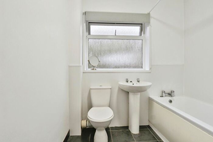 2 Bedroom Flat For Sale In Guest Avenue, Poole, Dorset, BH12
