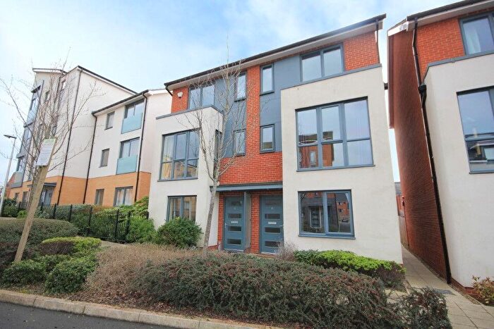 3 Bedroom Semi-Detached House To Rent In Midgham Way, Reading, Berkshire, RG2