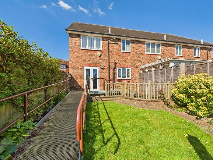 3 Bedroom End Of Terrace House For Sale In Bakers Close, Southwater, RH13