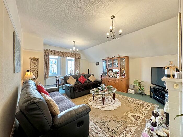 3 Bedroom Flat For Sale In Grosvenor Crescent, St. Leonards-On-Sea, TN38