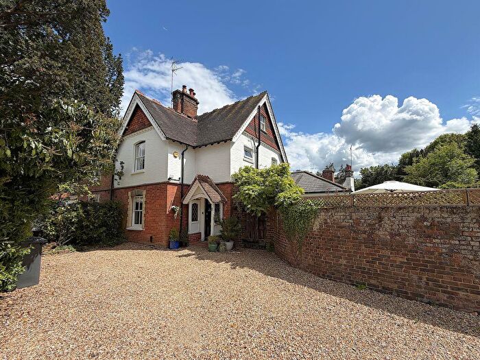 4 Bedroom Semi-Detached House To Rent In Ewhurst Road, Cranleigh, GU6