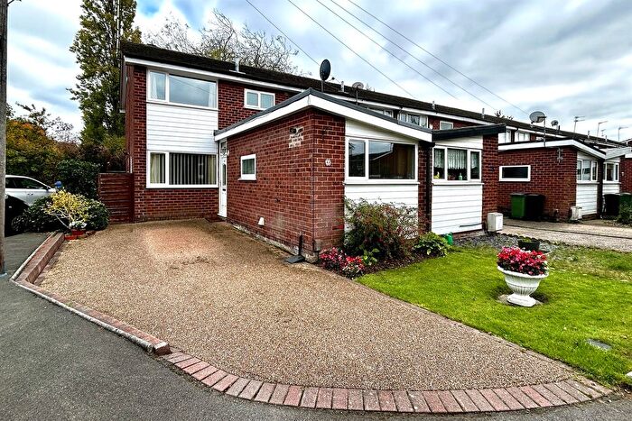 3 Bedroom End Terrace House For Sale In Chorlton Drive, Cheadle, SK8