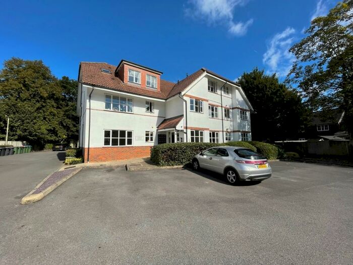 1 Bedroom Apartment To Rent In Two Rivers Way, Newbury, RG14